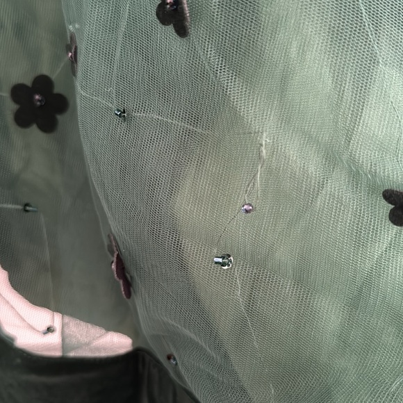 Mac Duggal | Embellished Butterfly Sleeve Velvet Hem Midi Dress | Emerald Green - Picture 15 of 15